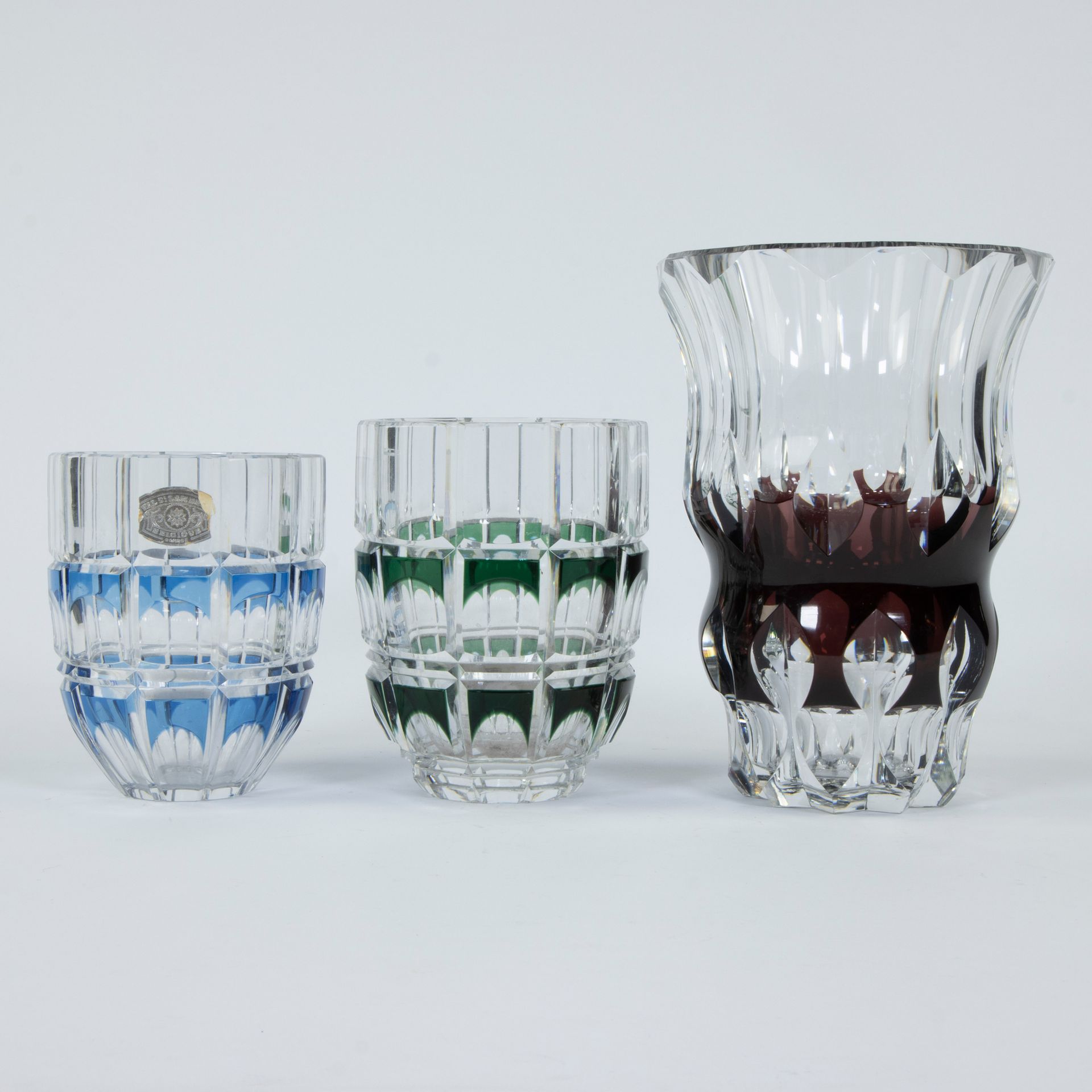 Null Val Saint Lambert, 3 vases Art Déco en cristal taillé clair et vert/bleu et&hellip;