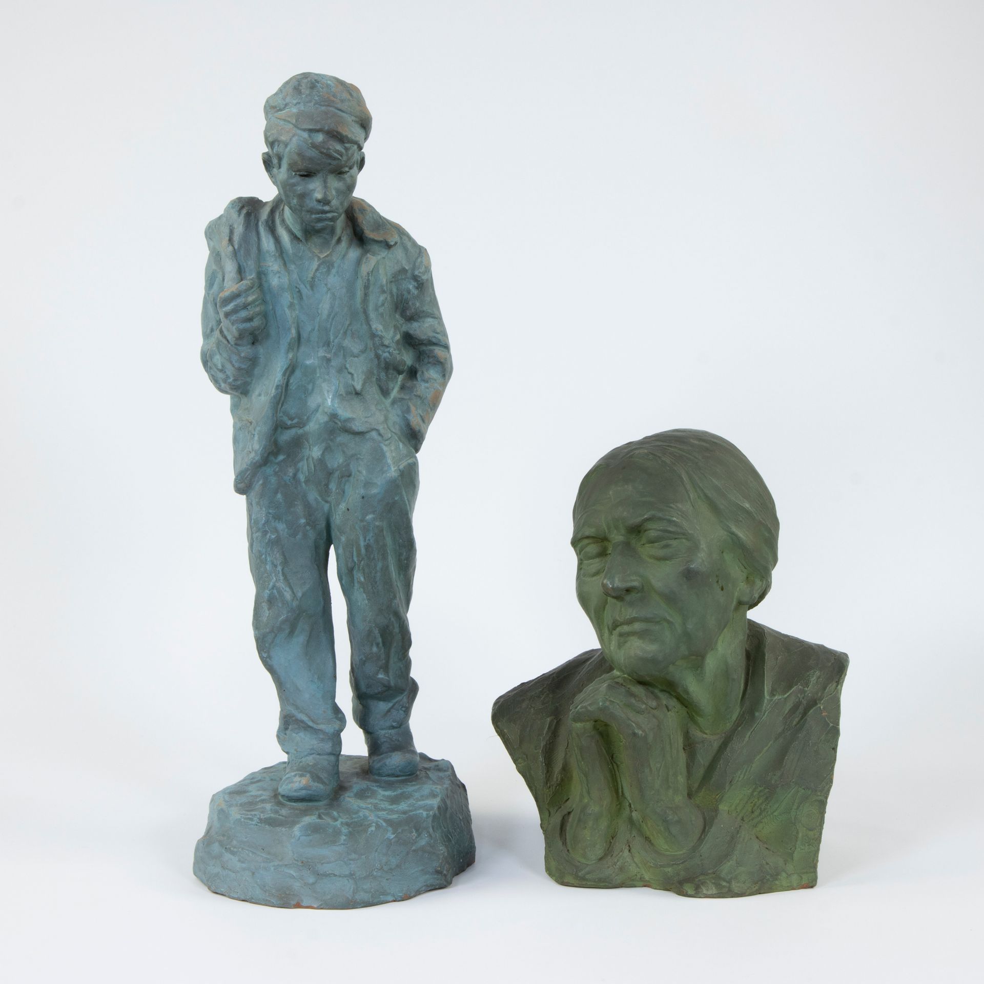 Null Henri VAN DEN BOSSCHE (XIX-XX), 2 sculptures en terre cuite 'Gavroche' 1909&hellip;