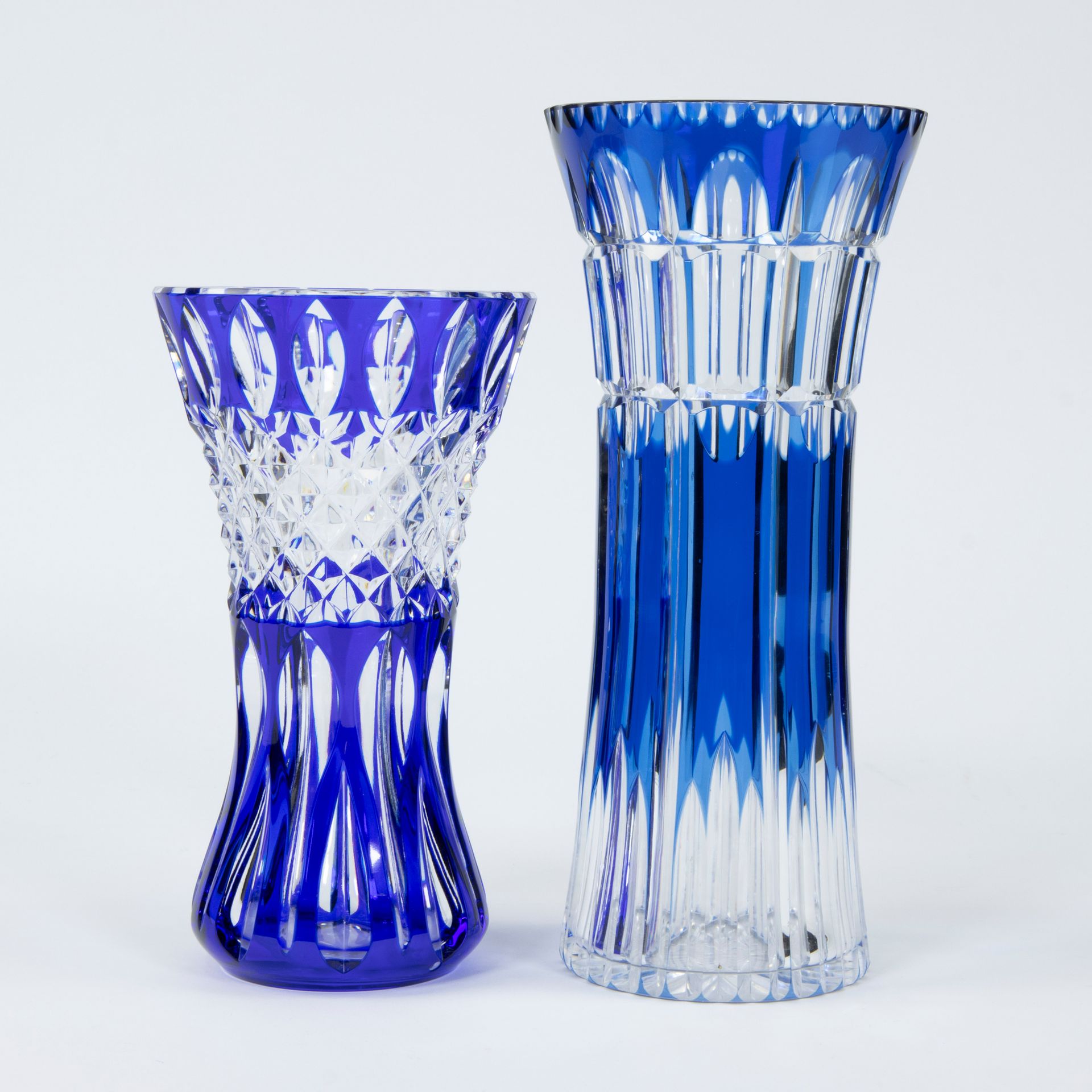 Null Val Saint Lambert 2 vases en cristal clair et bleu taillé, l'un signé
Val S&hellip;