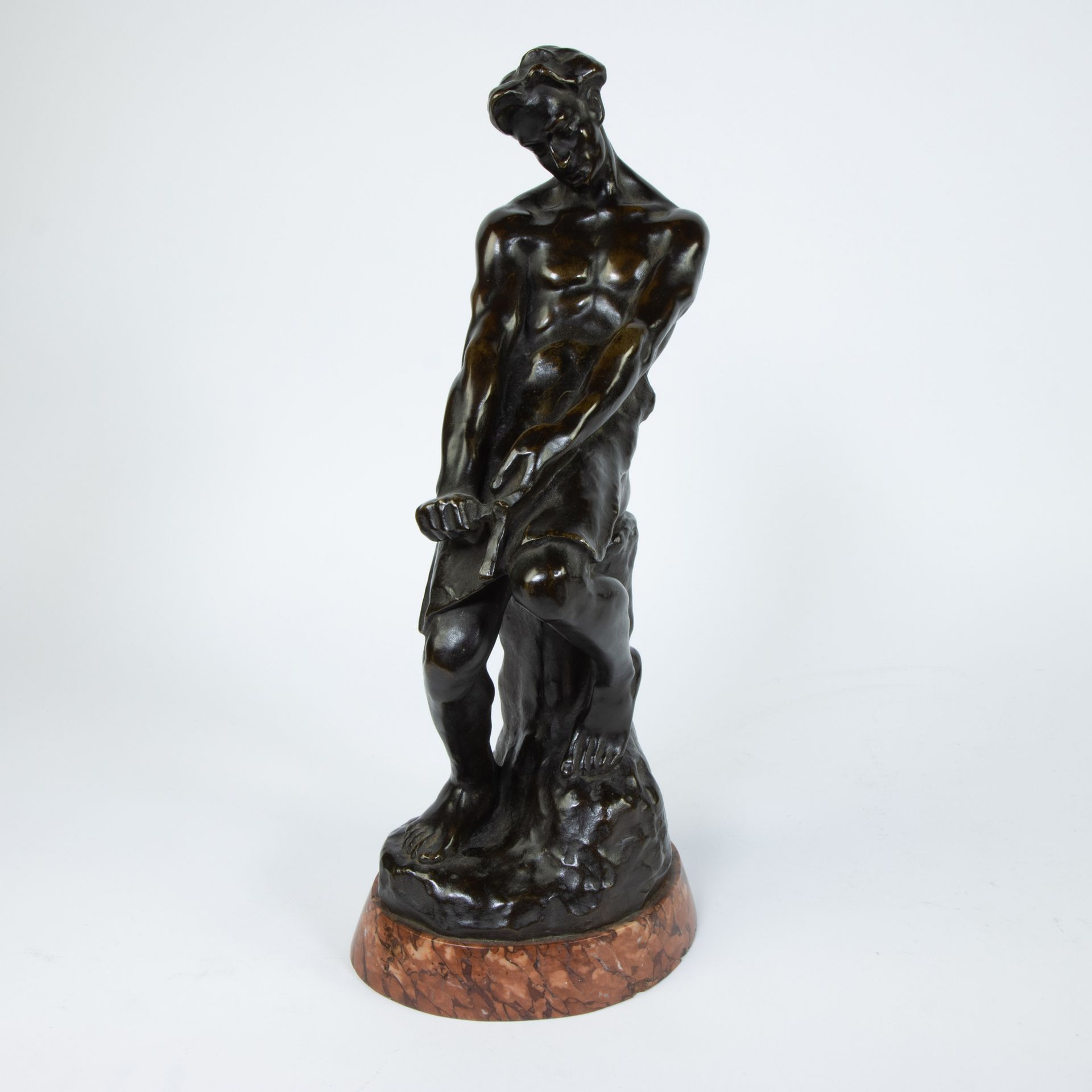 Null Voets & Vially (Victor VOETS (1882-1950)), statue en bronze d'un menuisier,&hellip;