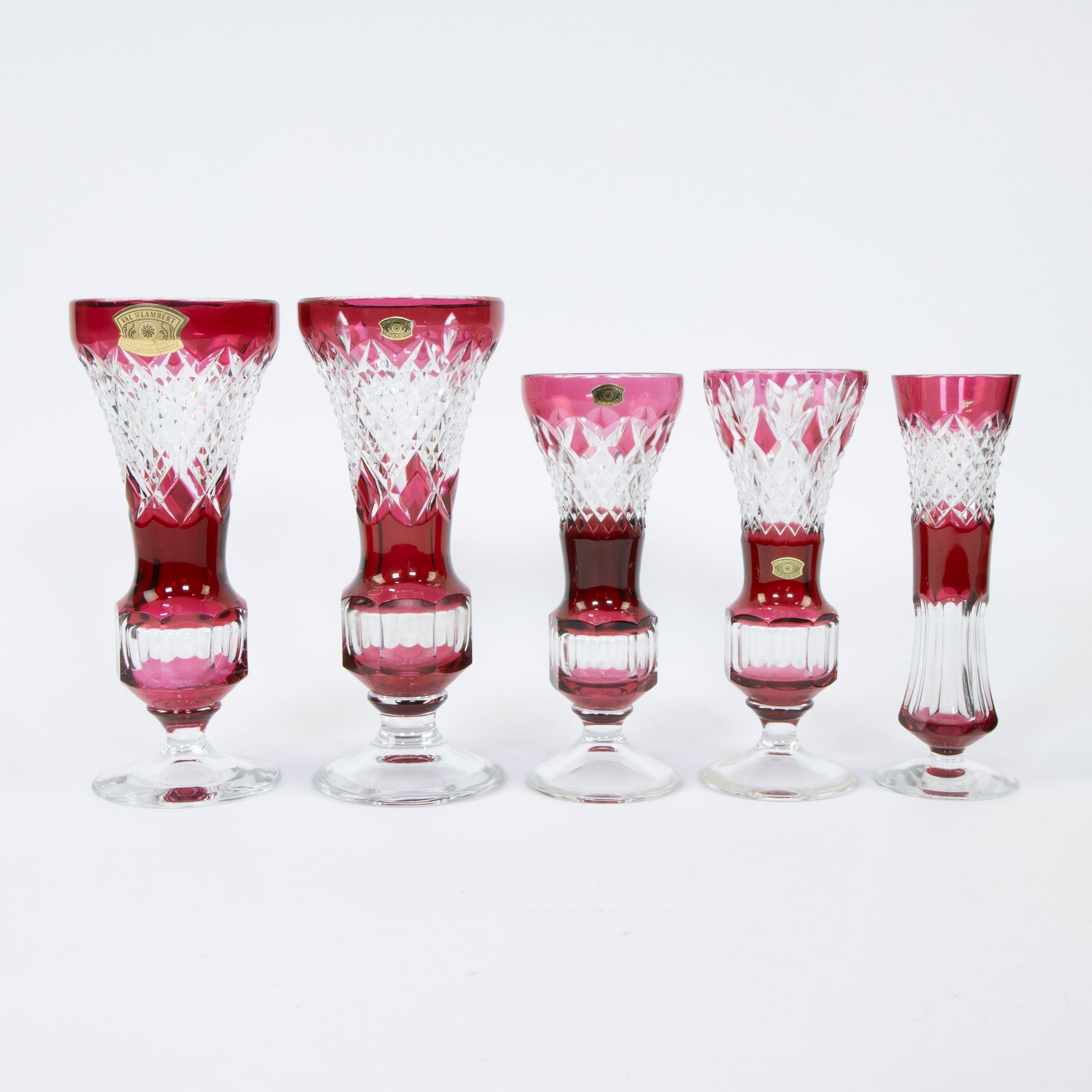 Null 5 vases en cristal rouge et clair Val Saint Lambert
Lot van 5 rood en helde&hellip;
