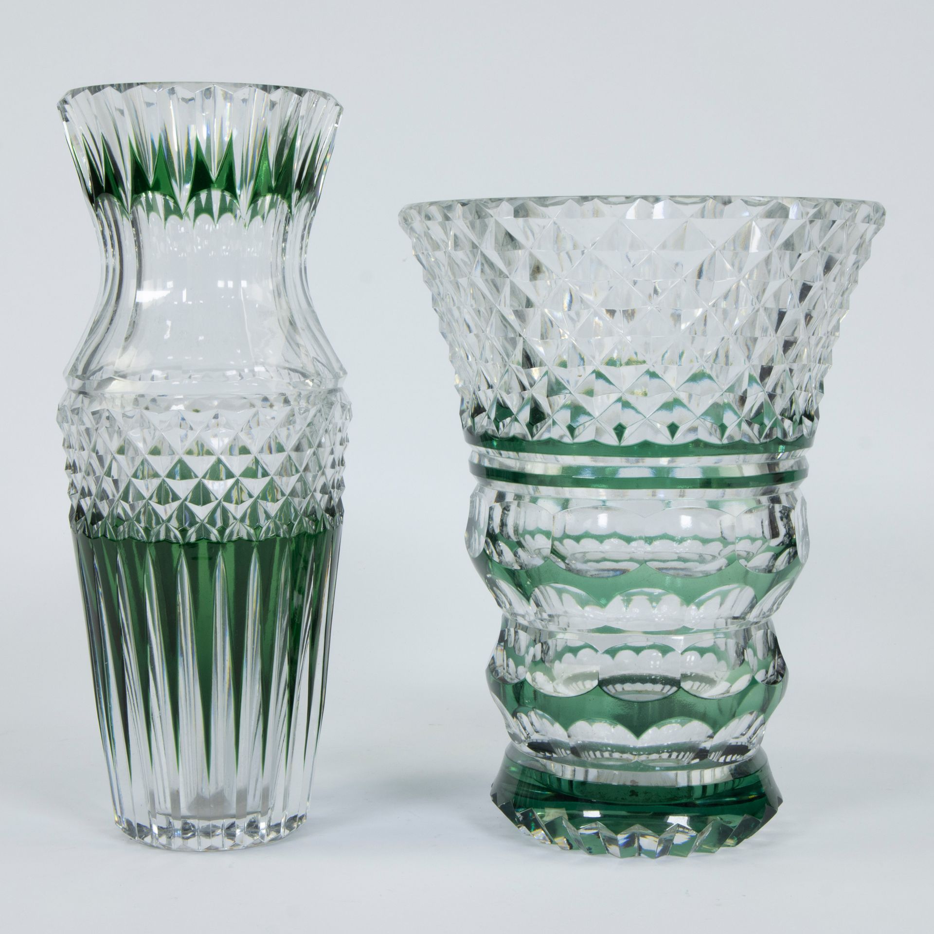 Null Val Saint Lambert, 2 vases Art Déco en cristal taillé clair et vert, dont u&hellip;