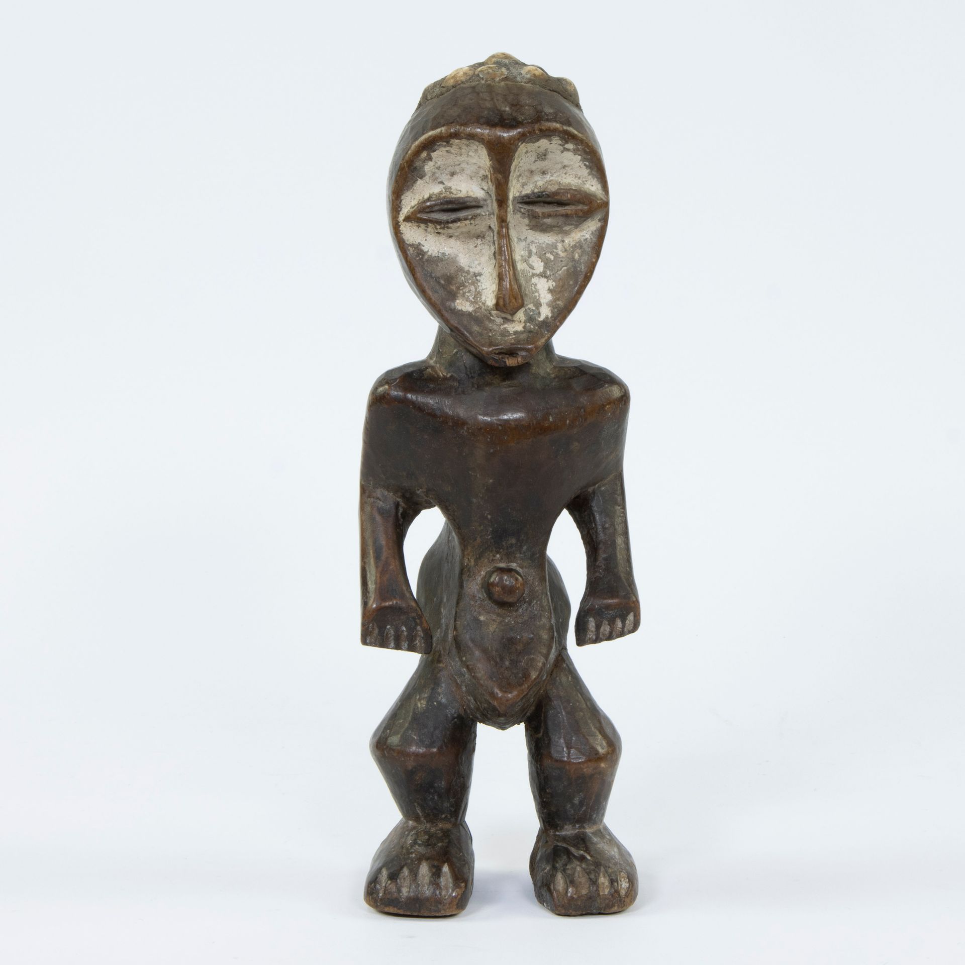 Null Figurine de pouvoir LUBA avec kaolin, Congo, circa 1950-'60
LUBA krachtfigu&hellip;