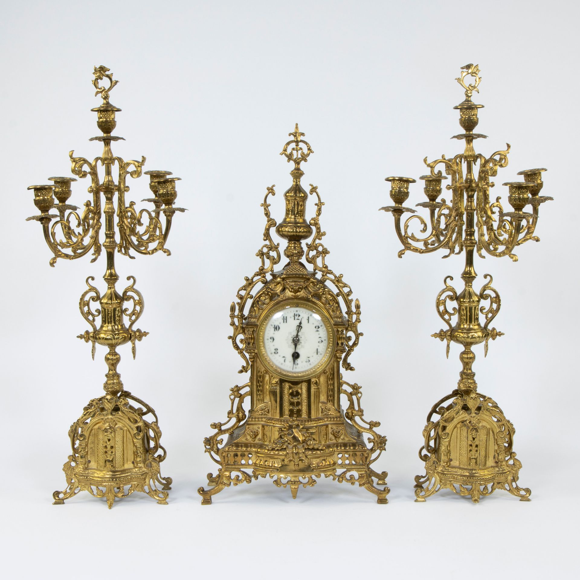 Null Garniture trois pièces en cuivre jaune, style Napoléon III, 20e siècle
Een &hellip;