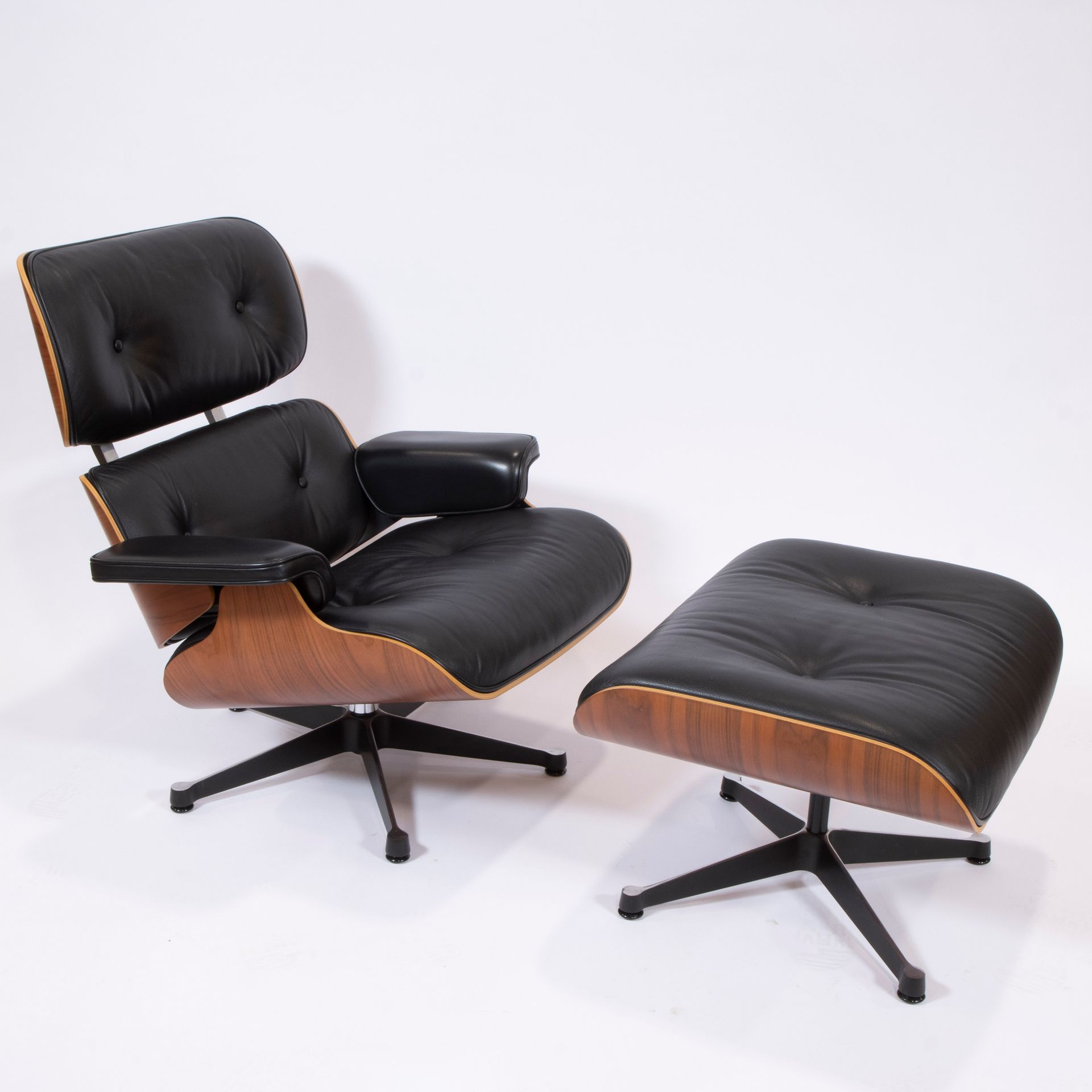 Null Chaise longue et pouf originaux de Charles Eames pour Vitra, marqués
Origin&hellip;