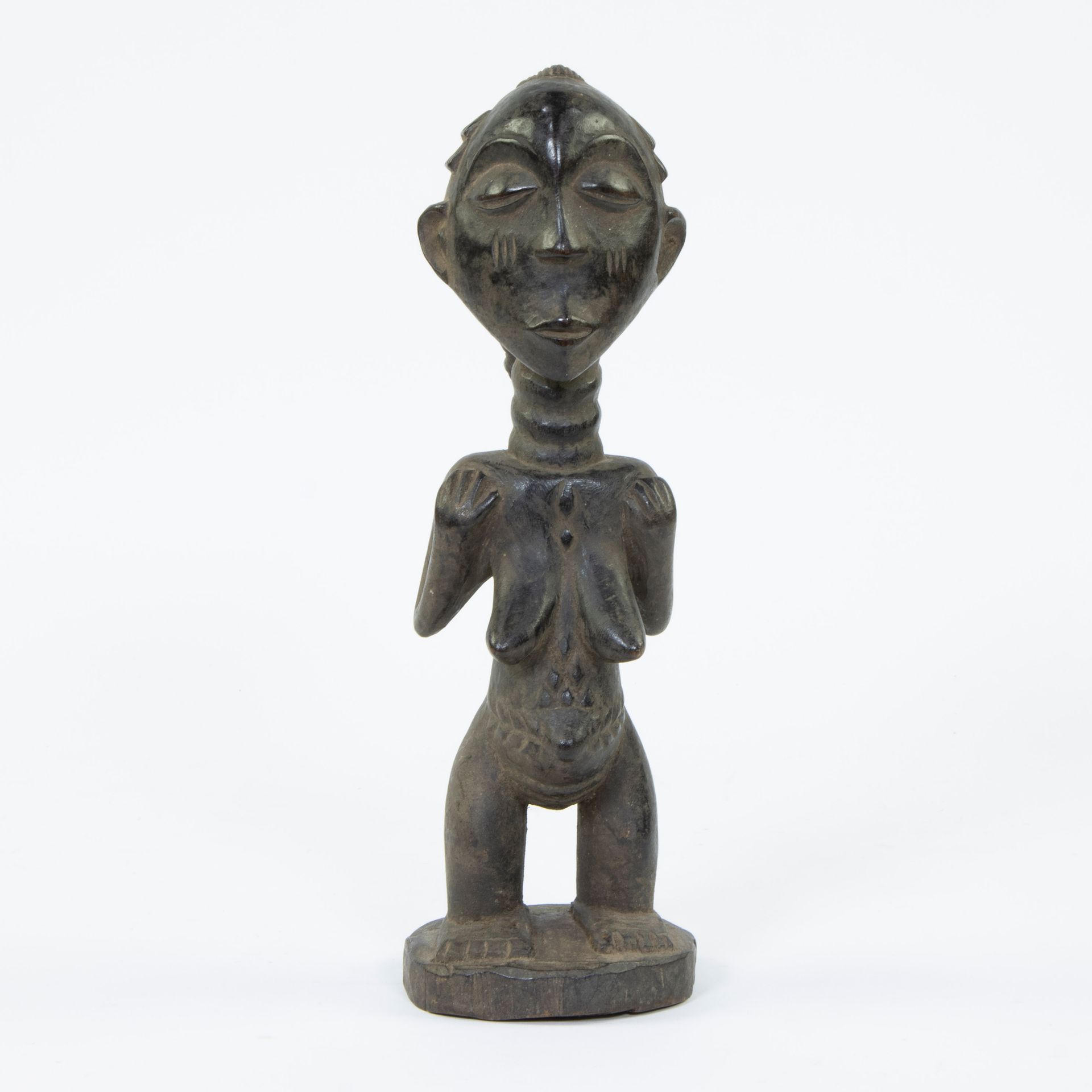 Null Figurine d'ancêtre LUBA, Congo, vers 1950-'60
LUBA voorouderfiguur, Congo, &hellip;