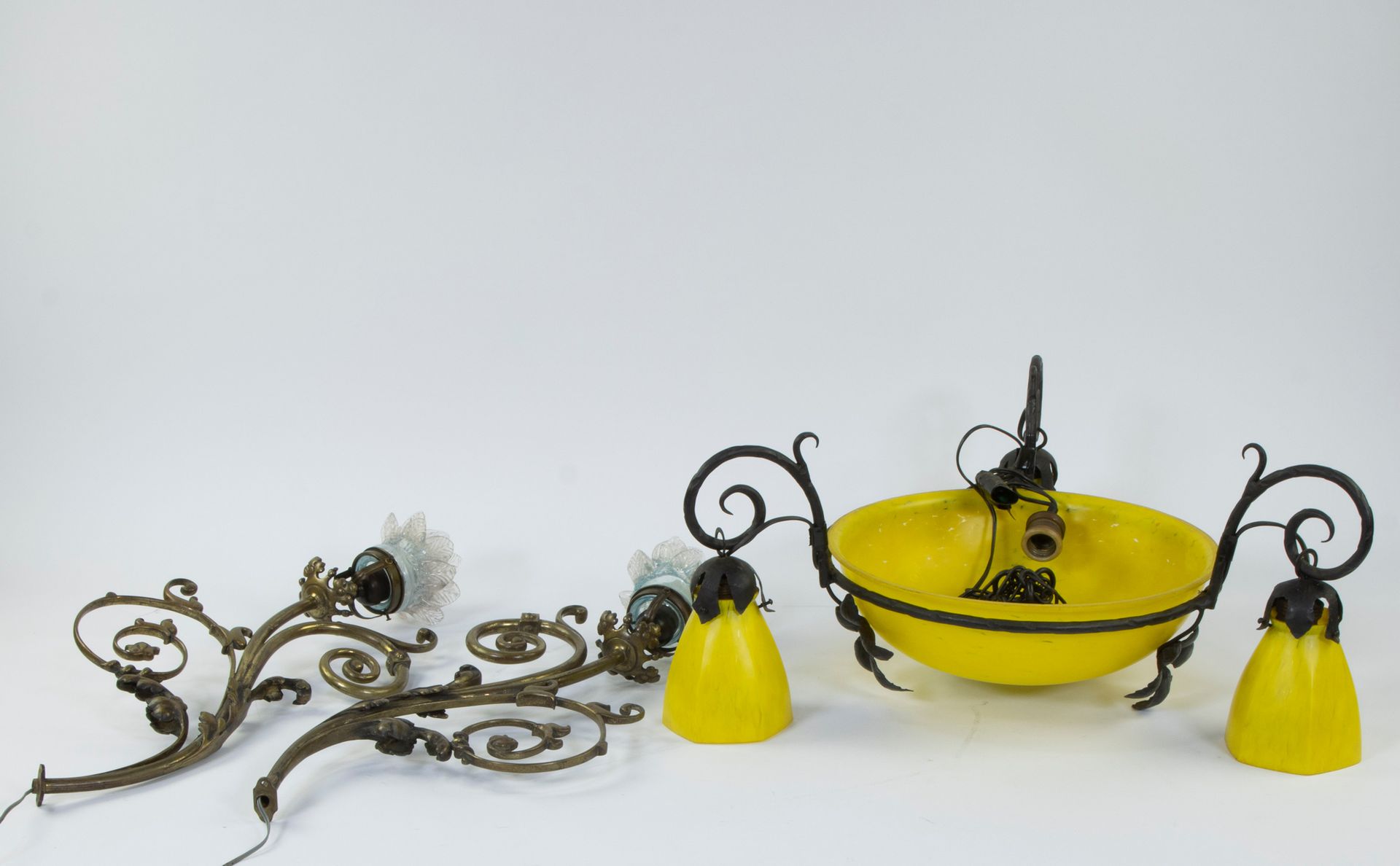 Null Collection de lustres Art Nouveau avec abat-jour en pâte de verre jaune et &hellip;