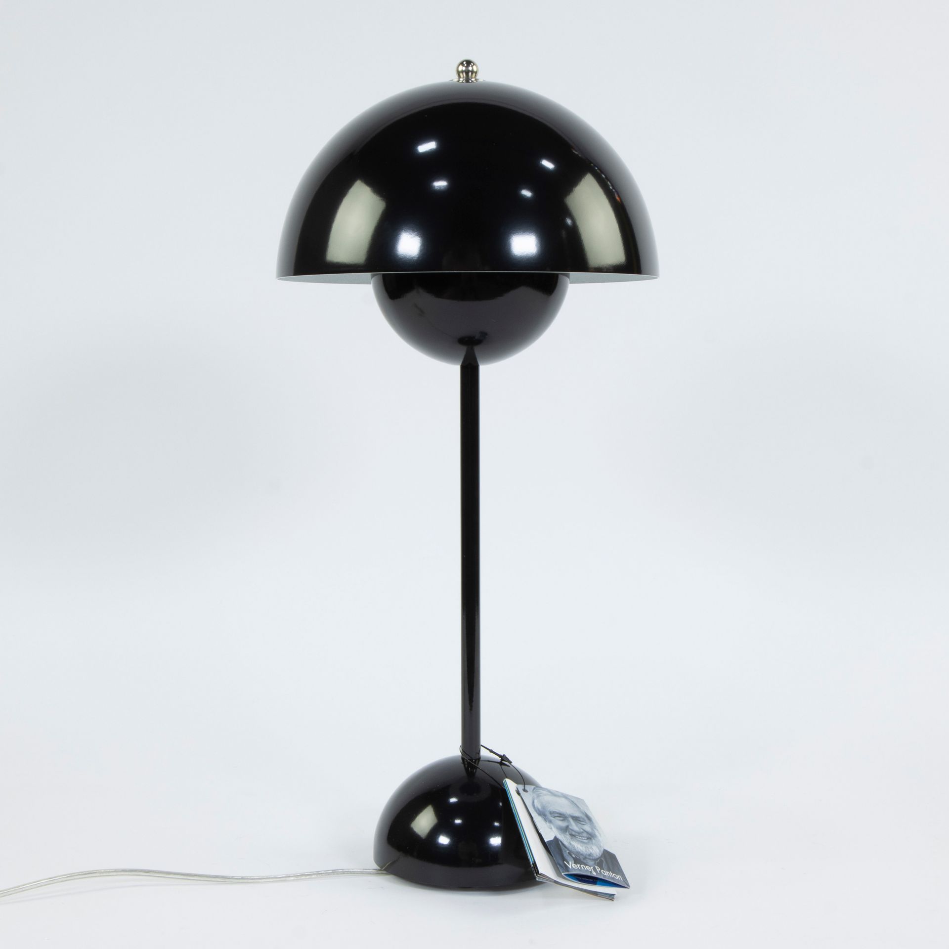 Null Lampe de table noire originale 'Flowerpot' de Verner Panton fabriquée par U&hellip;