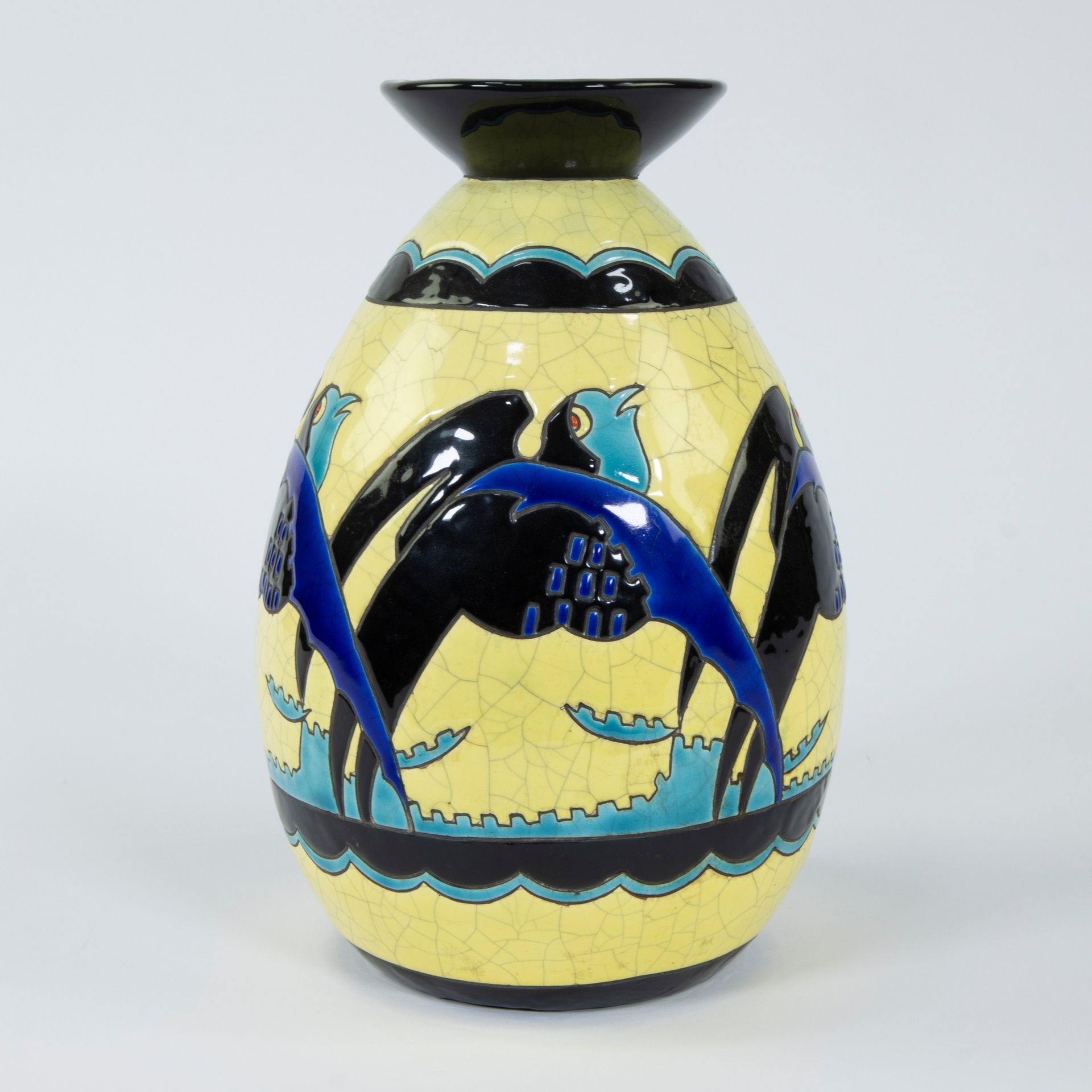 Null Boch Keramis Catteau vase avec décor d'oiseaux stylisés sur un fond de vagu&hellip;
