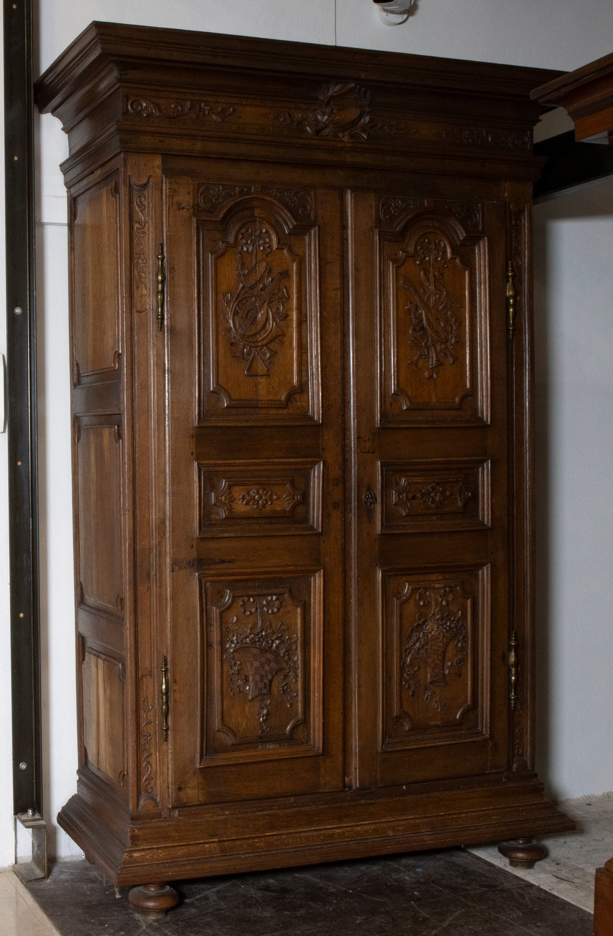 Null Armoire en chêne 18e siècle
Armoire en chêne 18e eeuw
247 x 155 x 67 cm