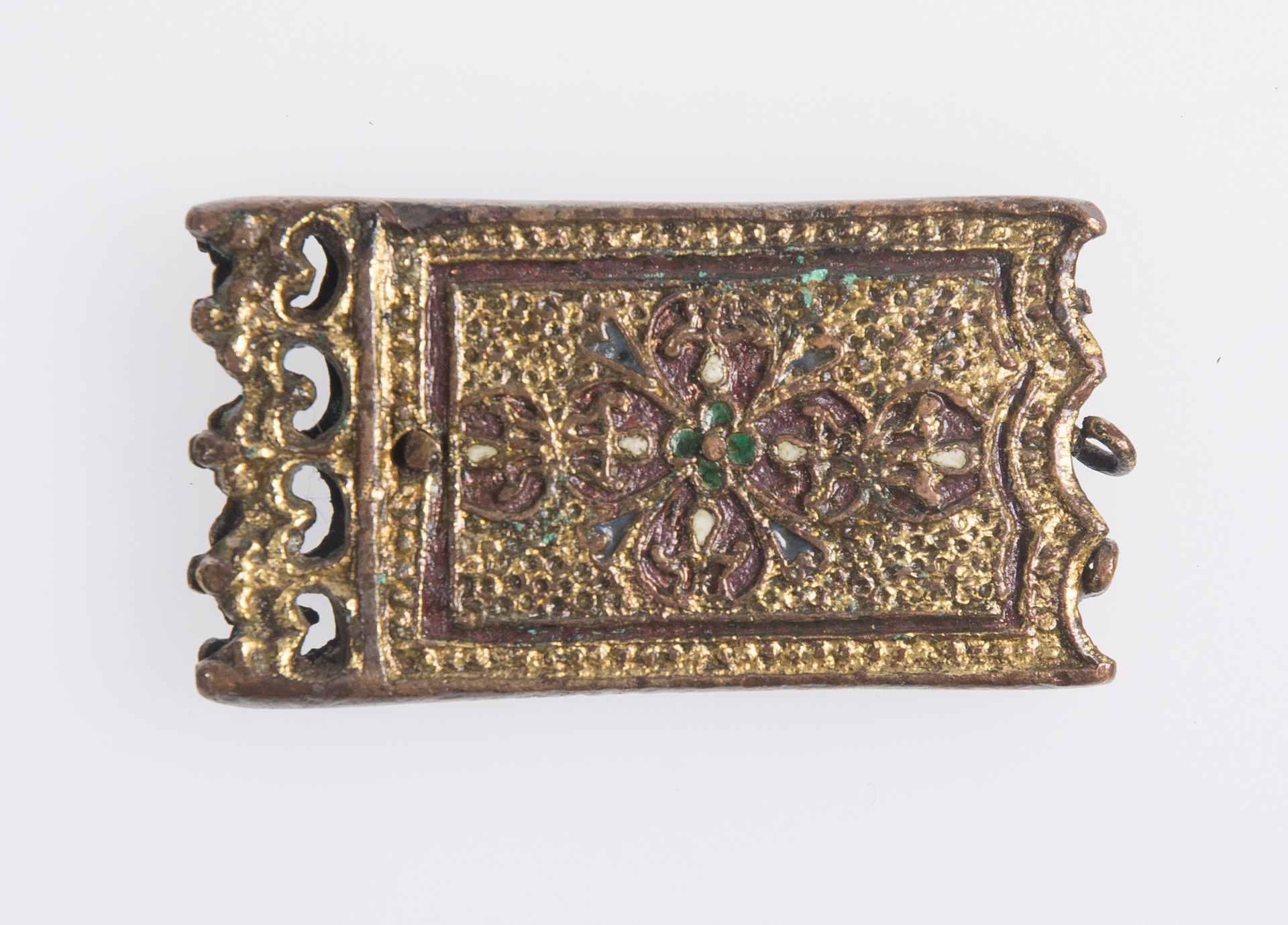 Chased, gilded and enamelled bronze buckle or ornament. Possibly Nasrid. 14th - &hellip;