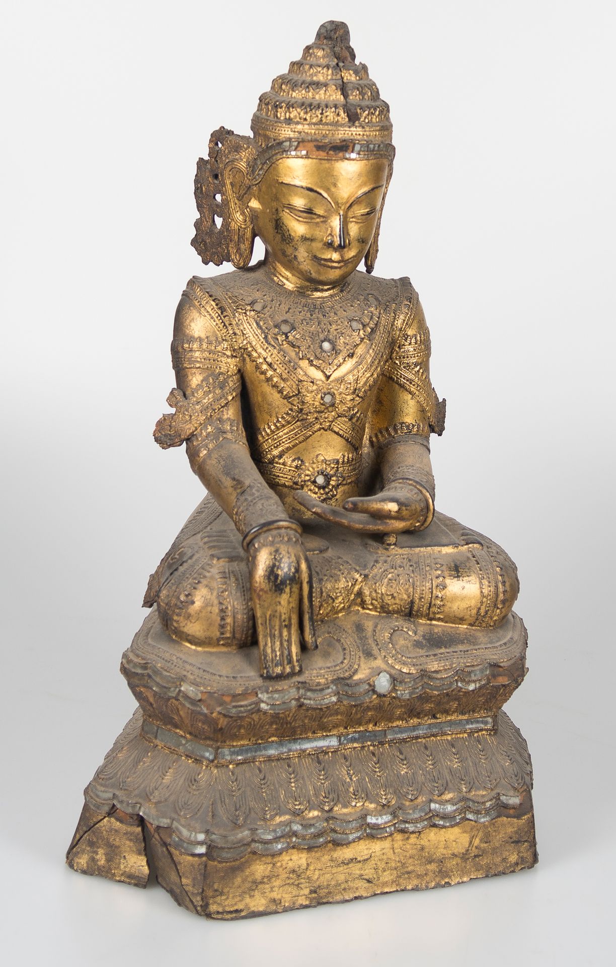 Figure of Buddha in gilded paper pulp.Possibly 19th century. Figure de Bouddha e&hellip;