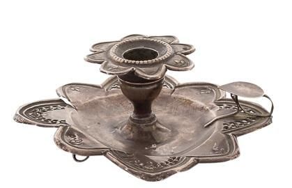Null Candlestick in silver punched flower-shaped. S.XIX.

6 x 17 x 17 x 17 cm
We&hellip;