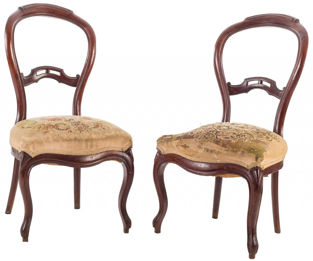 Null 一对伊丽莎白时代的桃花心木椅子，有雕刻的椅背和小点装饰。中。S. XIX.

90 x 45 x 49厘米

损坏的软垫之一。