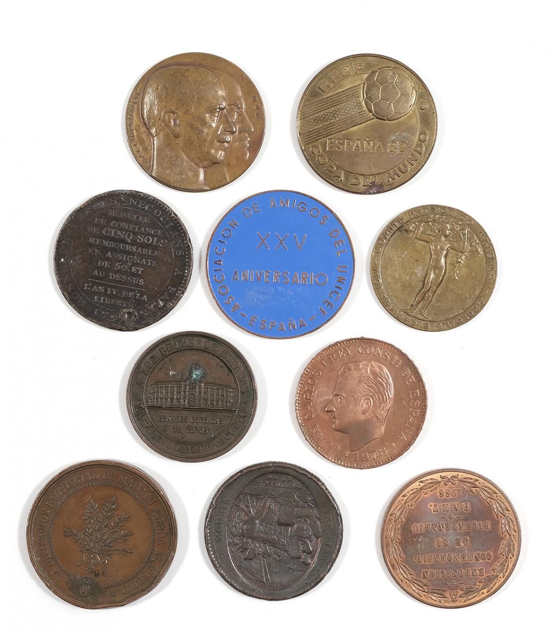 Null Ensemble de dix médailles commémoratives. Médaille de 4 cm max. Médaille de&hellip;