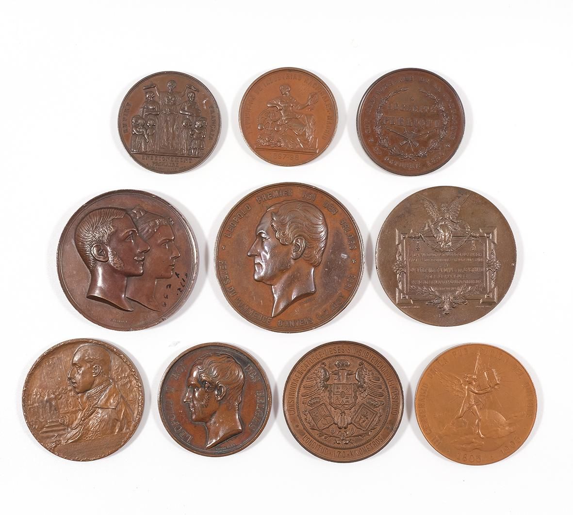 Null Lot composé de dix médailles commémoratives. 7,5 cm max. Médaille Alphonse &hellip;