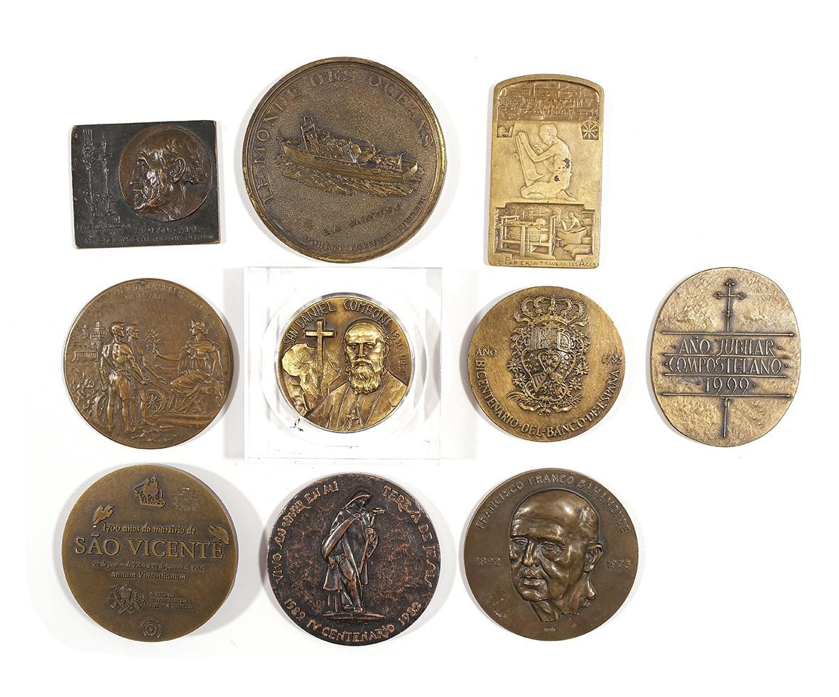 Null Ensemble de dix médailles commémoratives. 9 cm max. Médaille Saint Daniel C&hellip;