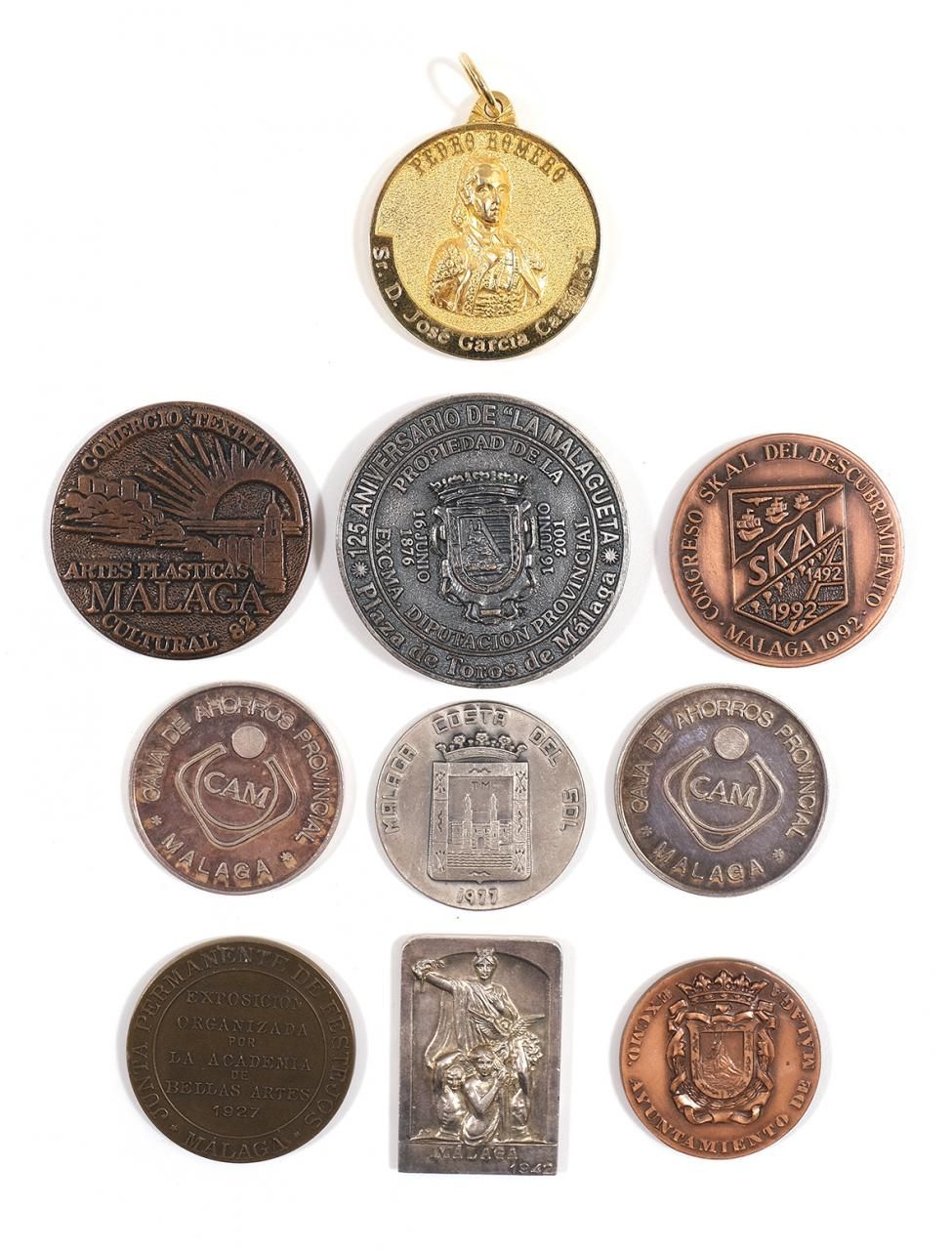 Null Lot composé de dix médailles commémoratives relatives à la ville de Malaga.&hellip;
