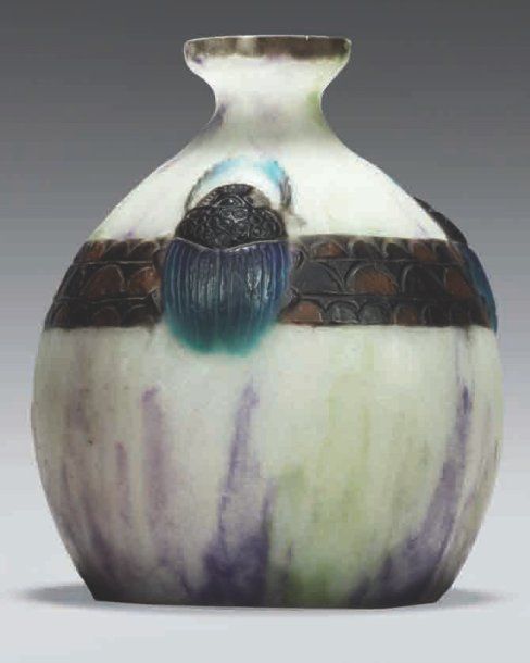 Gabriel ARGY-ROUSSEAU (1885-1953) "Scarabées" Vase en pâte de verre, de forme ov&hellip;