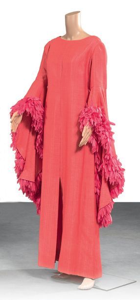 PIERRE BALMAIN PARIS 
Robe en coton et lin corail à encolure bateau, manches tro&hellip;