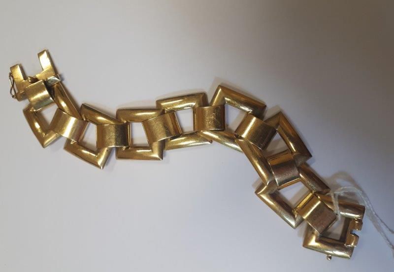 Null Bracelet maillons carrés en or jaune 18k
Poids : 69 g.