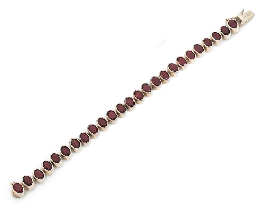 Null Silver bracelet articulated with twenty-five oval garnets in closed setting&hellip;