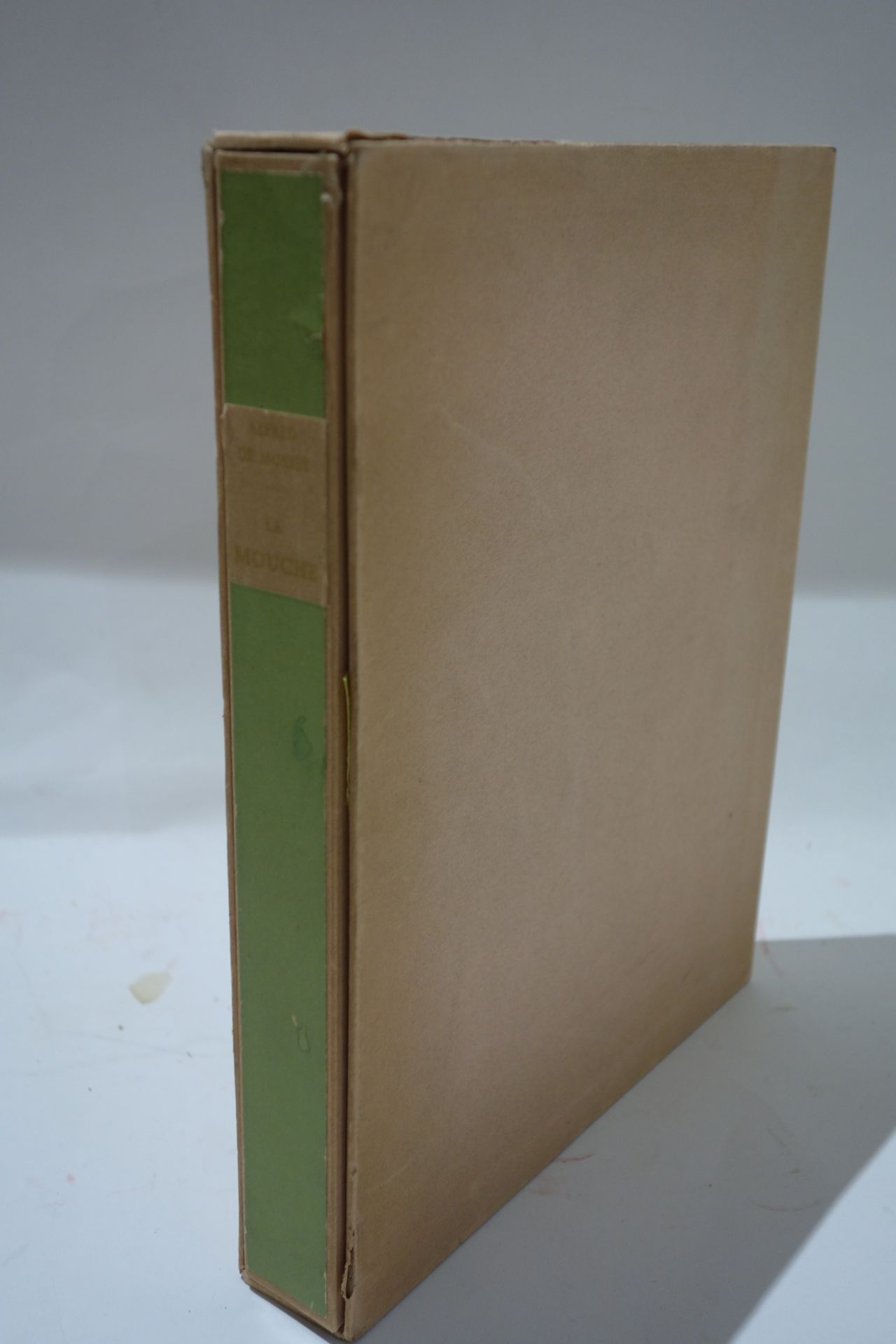 MUSSET (A.De) - LEP. La mouche.巴黎，Couronne出版社，1945年，8开本，带全封的床单，滑套。插图：Lep.
，在Crèv&hellip;