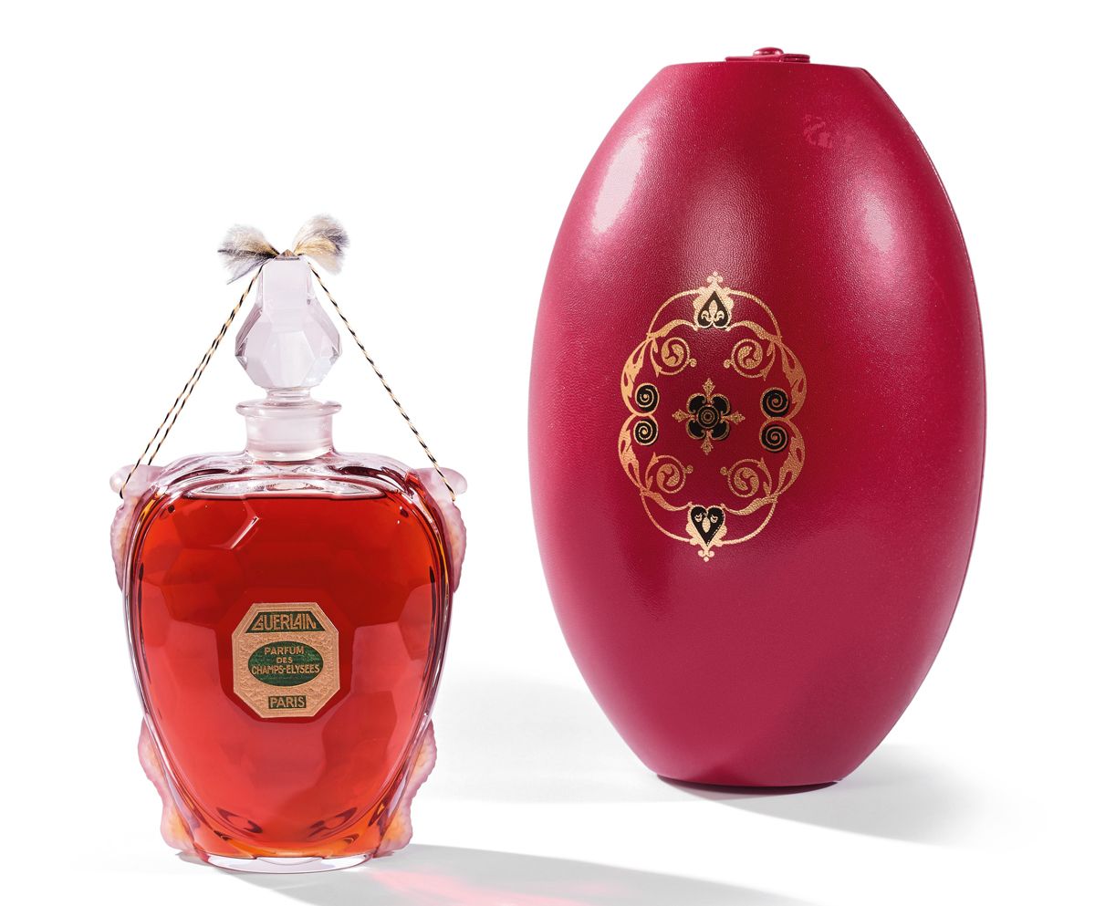 Guerlain "Parfum des Champs-Elysées"
巴卡拉的水晶瓶，上面有一个风格化的乌龟。
底座下签有 "Baccarat "字样的限量&hellip;