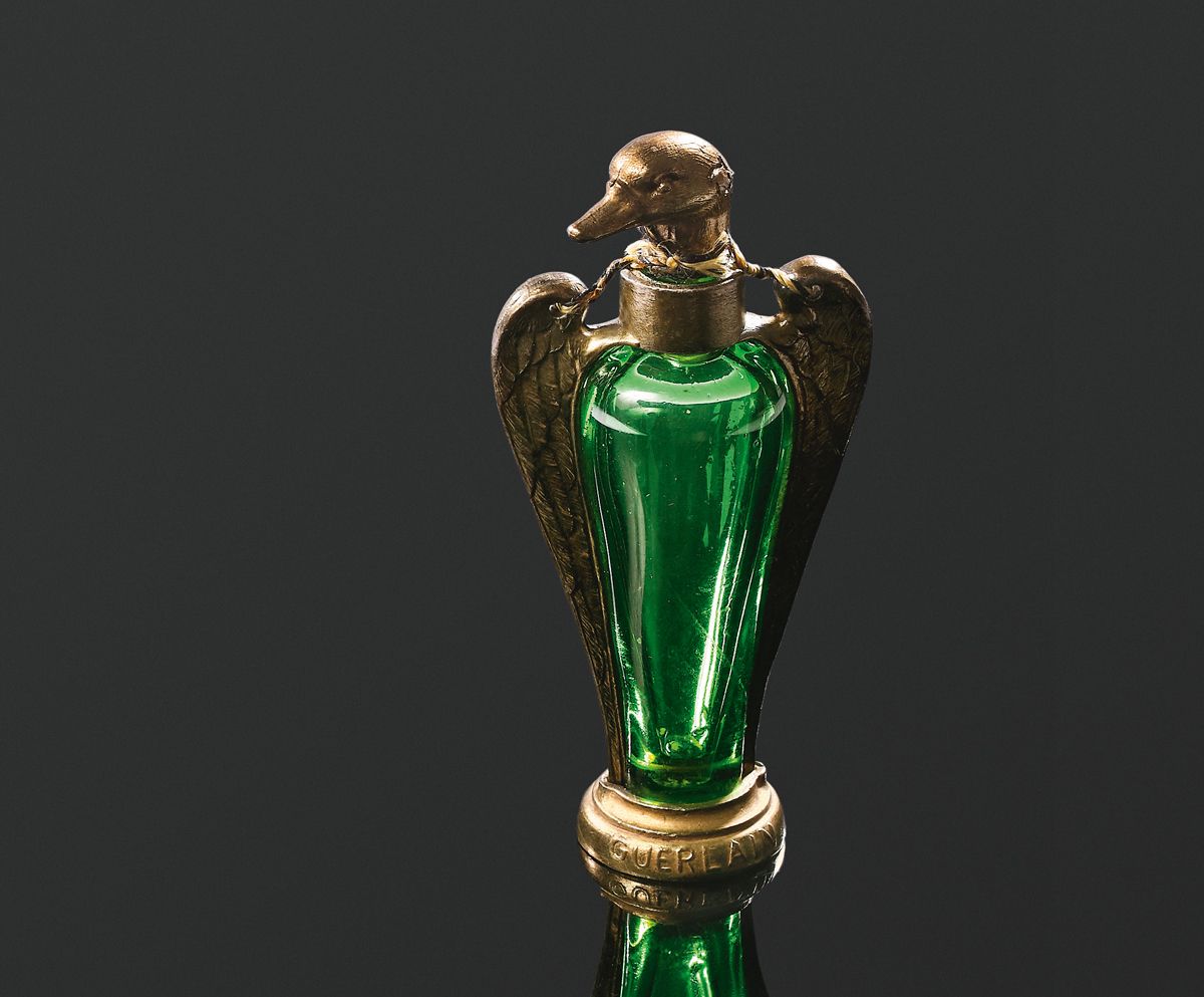 Guerlain bottle model "duck"
Exceptional bottle in green glass with a bronze sto&hellip;