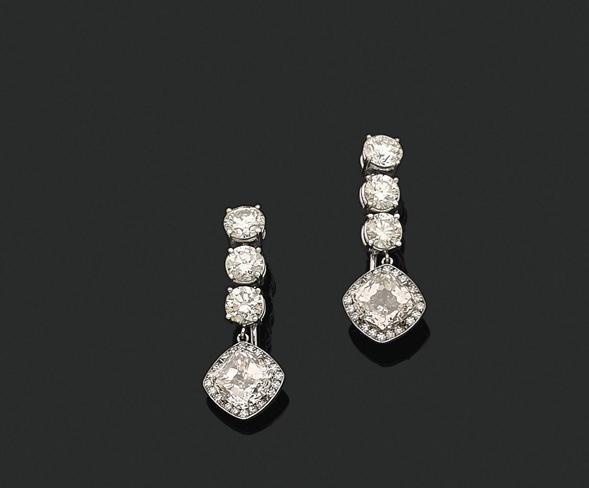 Null Pair of 18K (750‰) white gold earrings each adorned with a square-cut diamo&hellip;