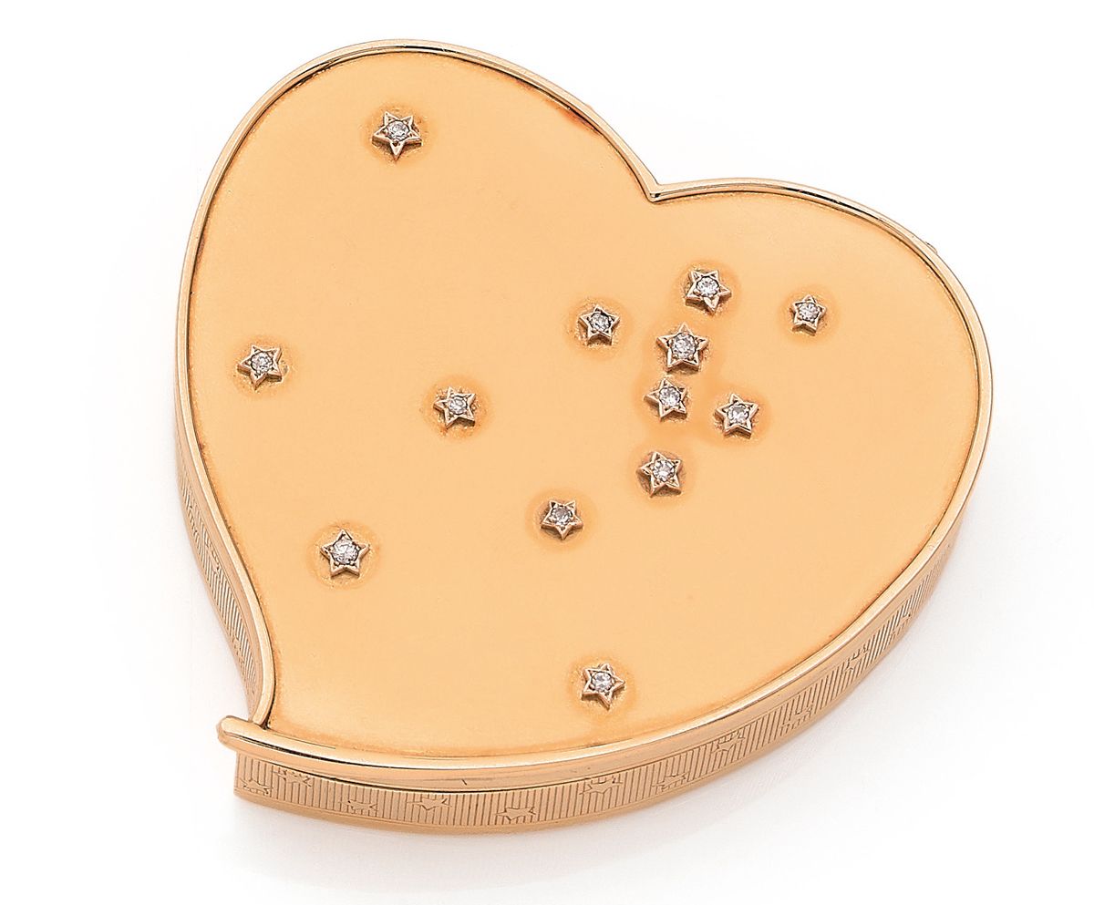 Null 18K (750‰) yellow gold heart poudrier, the lid sown with stars set with bri&hellip;