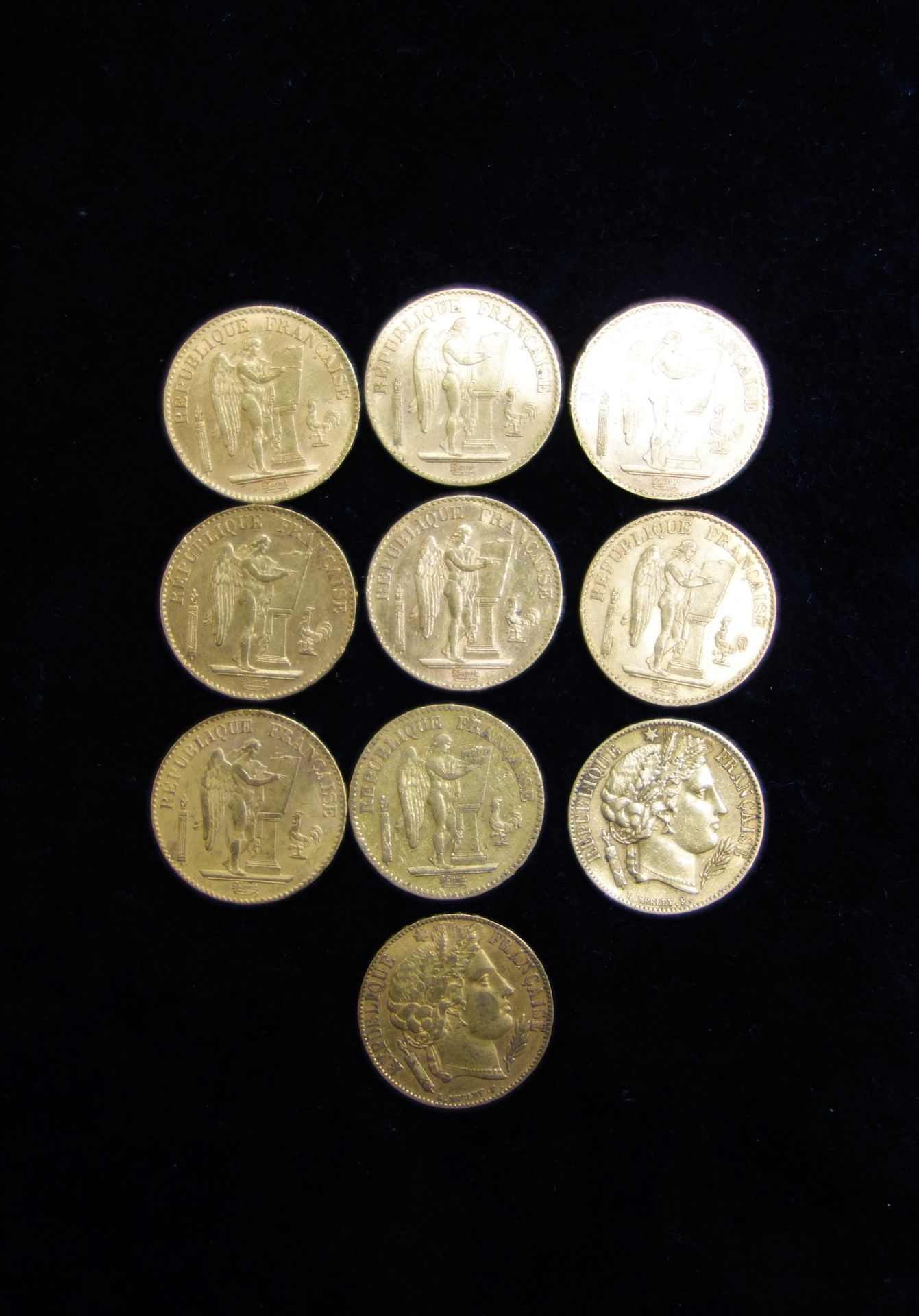 Null Zehn 20-Franc-Goldmünzen der Dritten Republik.
Gewicht: 64,3 g
