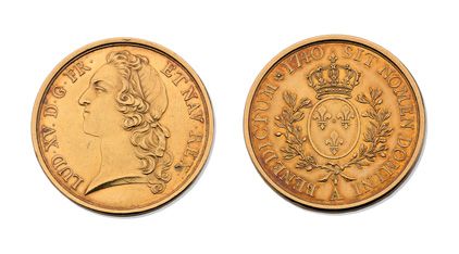 Null 路易十五（1715-1774）。盾牌的金色文章，带子的金色文章。1740年，巴黎。国王的头像在左边，被头巾包围着。R./Ecu的法国椭圆形，冠，在两个&hellip;