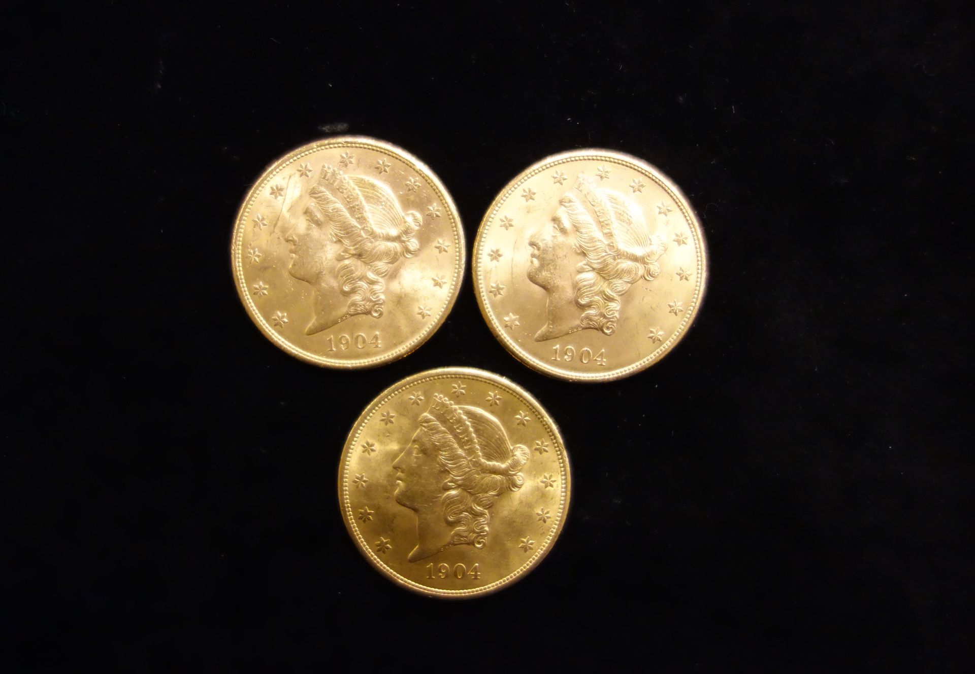 Null Tre monete d'oro da 20 US.
Peso: 100,25 g