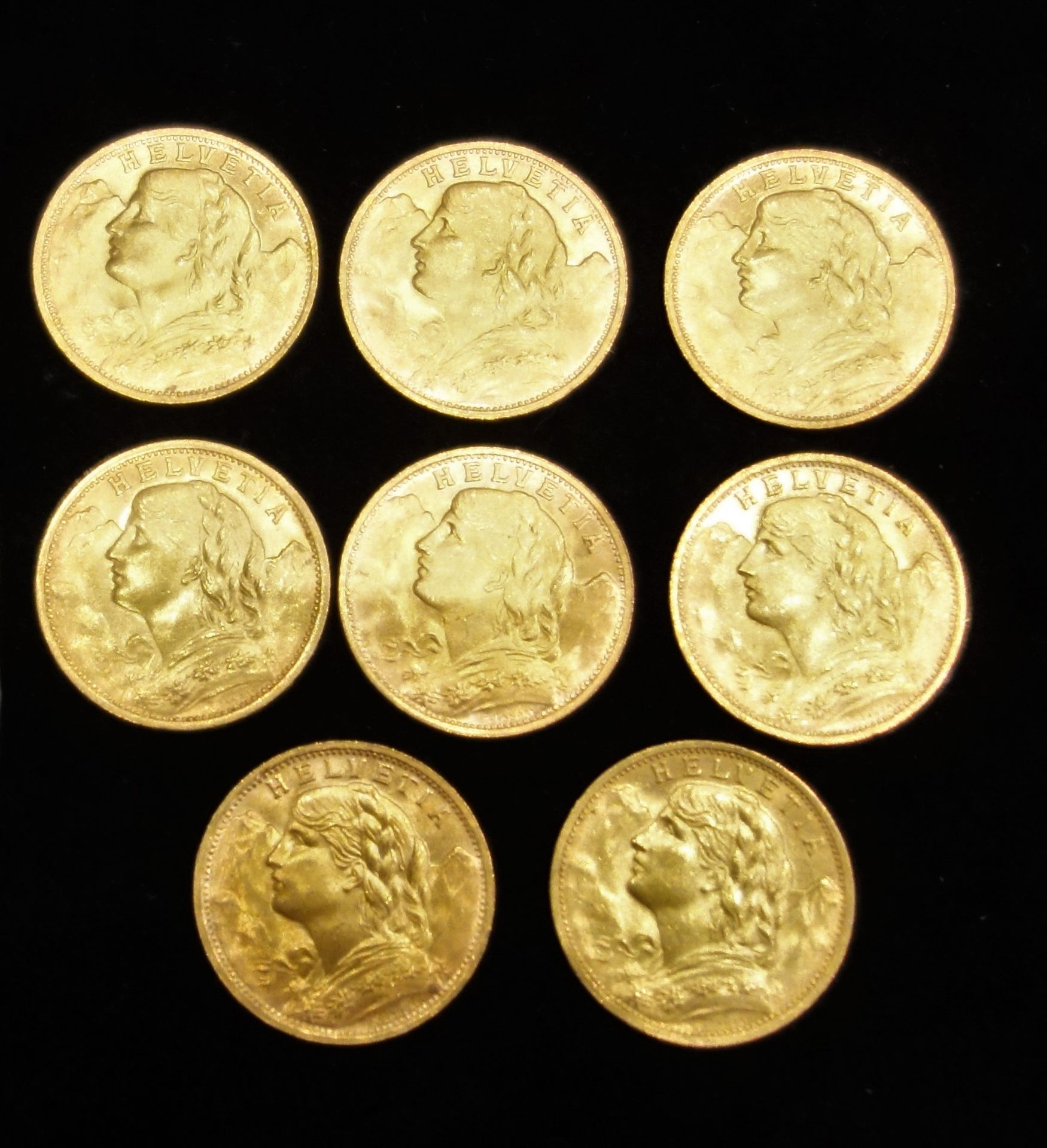 Null Ocho monedas de oro suizo de 20 F.
Peso: 51,5 g