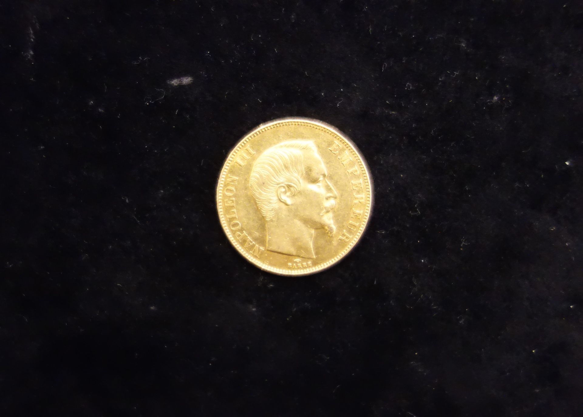 Null 50 Francs gold coin, 1859.
Weight: 16 g