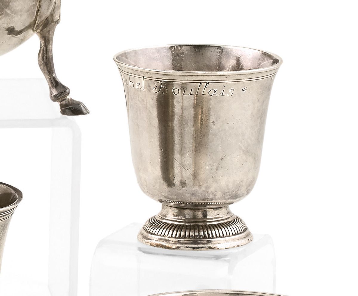 Null Silver tulip tumbler, standing on a pedestal with gadroon mouldings, engrav&hellip;