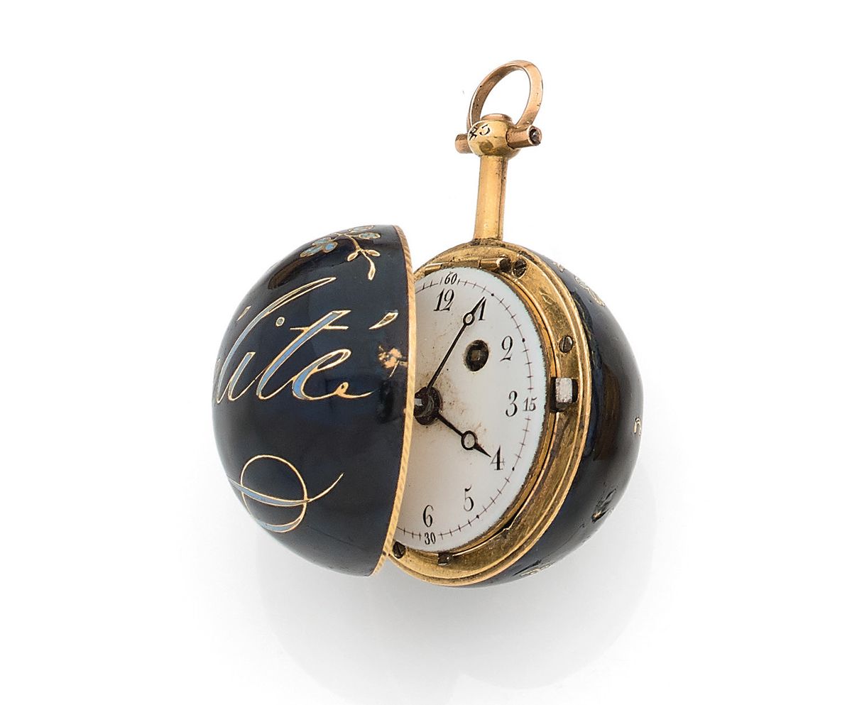 Null 一枚18K（750‰）黄金珐琅黑蓝鸟纹日内瓦球表，注明Fidélité。白色珐琅表盘，带有风格化的阿拉伯数字（事故，丢失）。
瑞士作品，19世纪中期。&hellip;