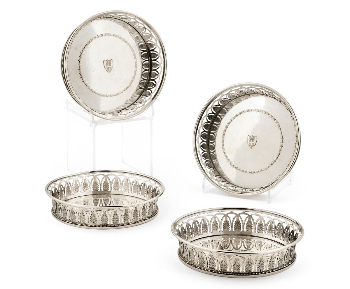 Null Set of four silver coasters (800‰) with chased decoration in neo-classical &hellip;