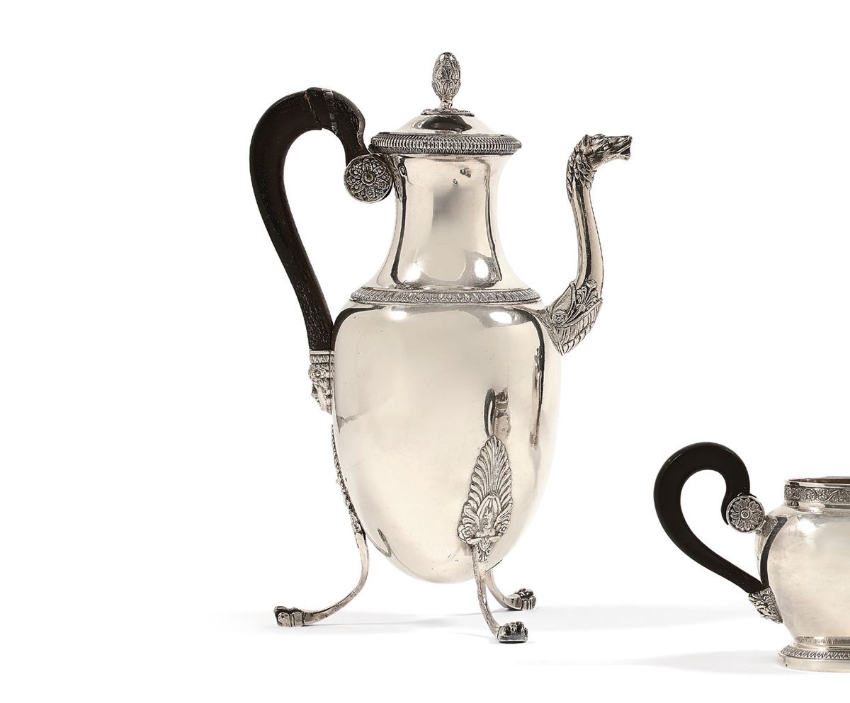 Null Ovoid silver tripod jug. Spout with horse head. Stylized palmettes and oval&hellip;