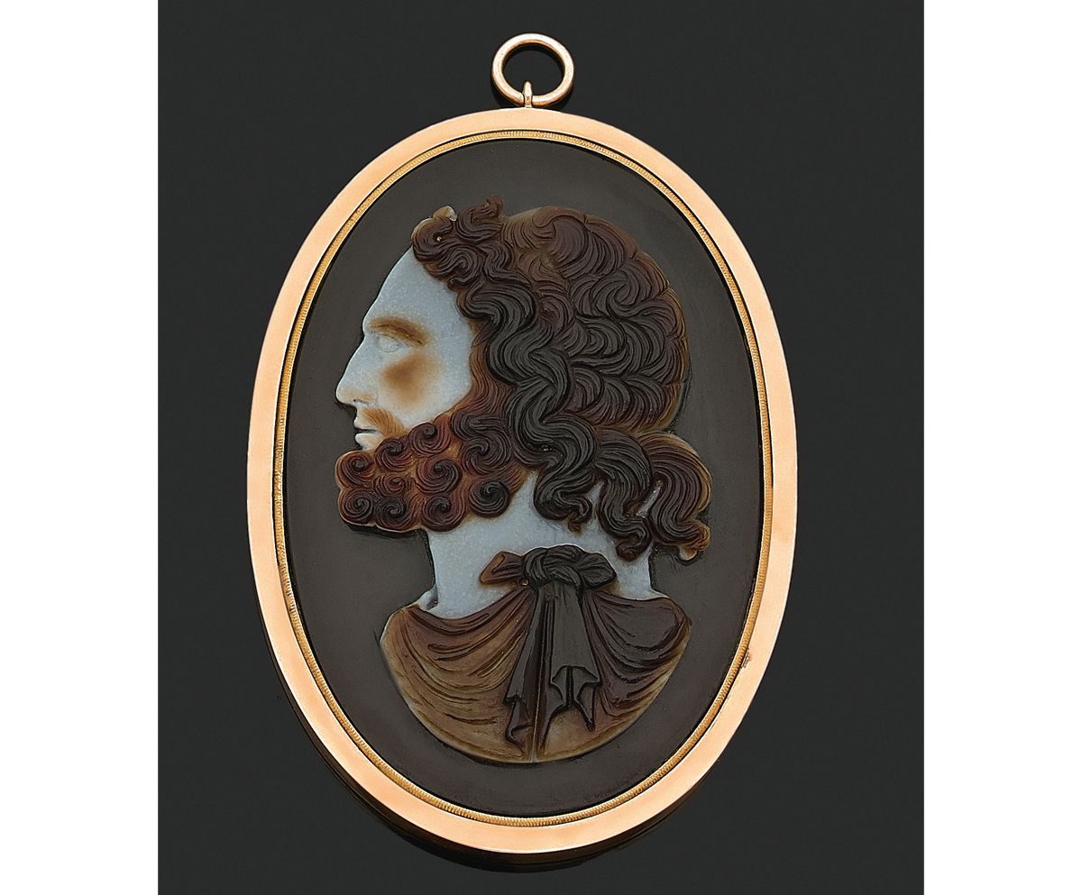 Null Rare and important oval cameo on three-layered sardony depicting the god Ju&hellip;