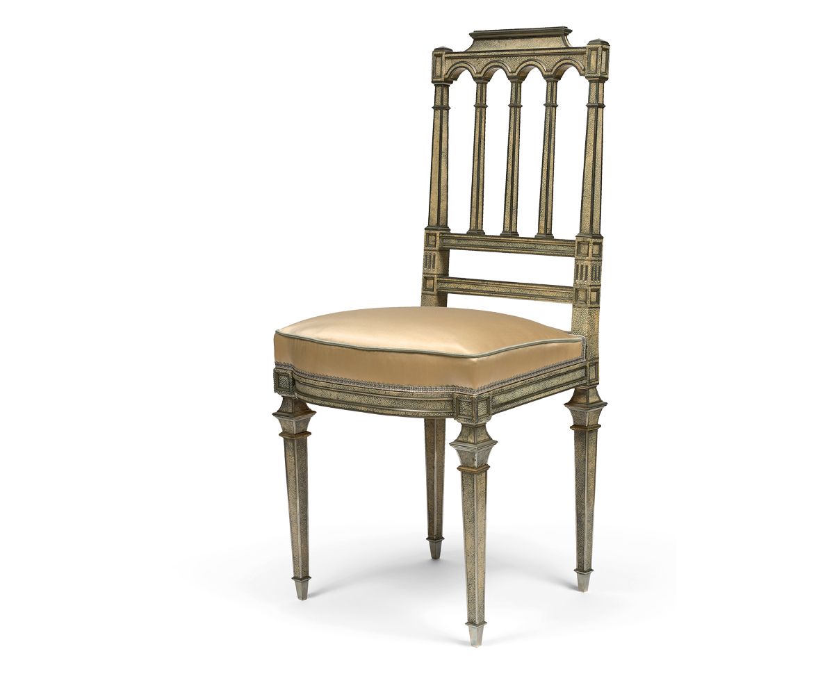 Null Stuhl aus Galuchatfurnier, versilbertem Metall, mit Seide gepolstert, zweim&hellip;