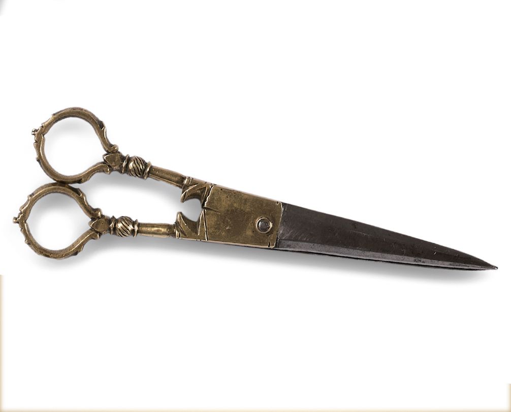 Null Pair of iron scissors, brass grip.
17th century.
Length : 15,5 cm
Good cond&hellip;