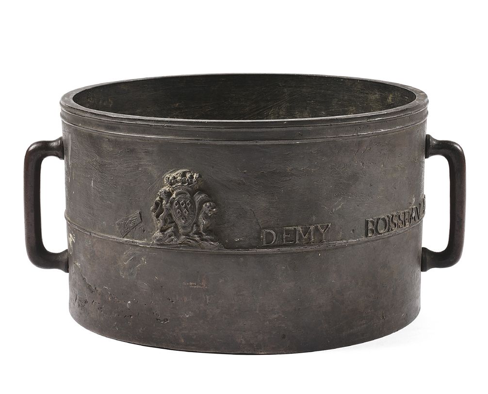 Null Misura cilindrica in bronzo patinato con anse che recano l'iscrizione DEMY &hellip;