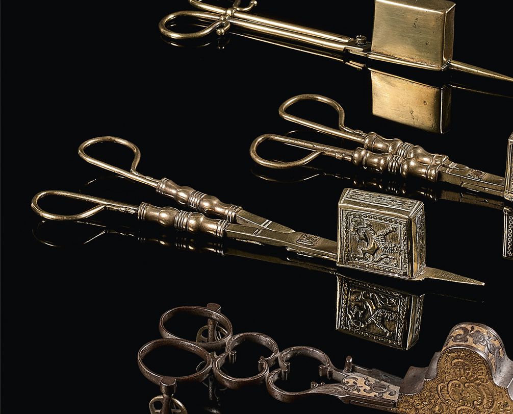 Null Bronze- und Messingpicker mit spitzem Ende, quadratischer Käfig mit Dekor d&hellip;