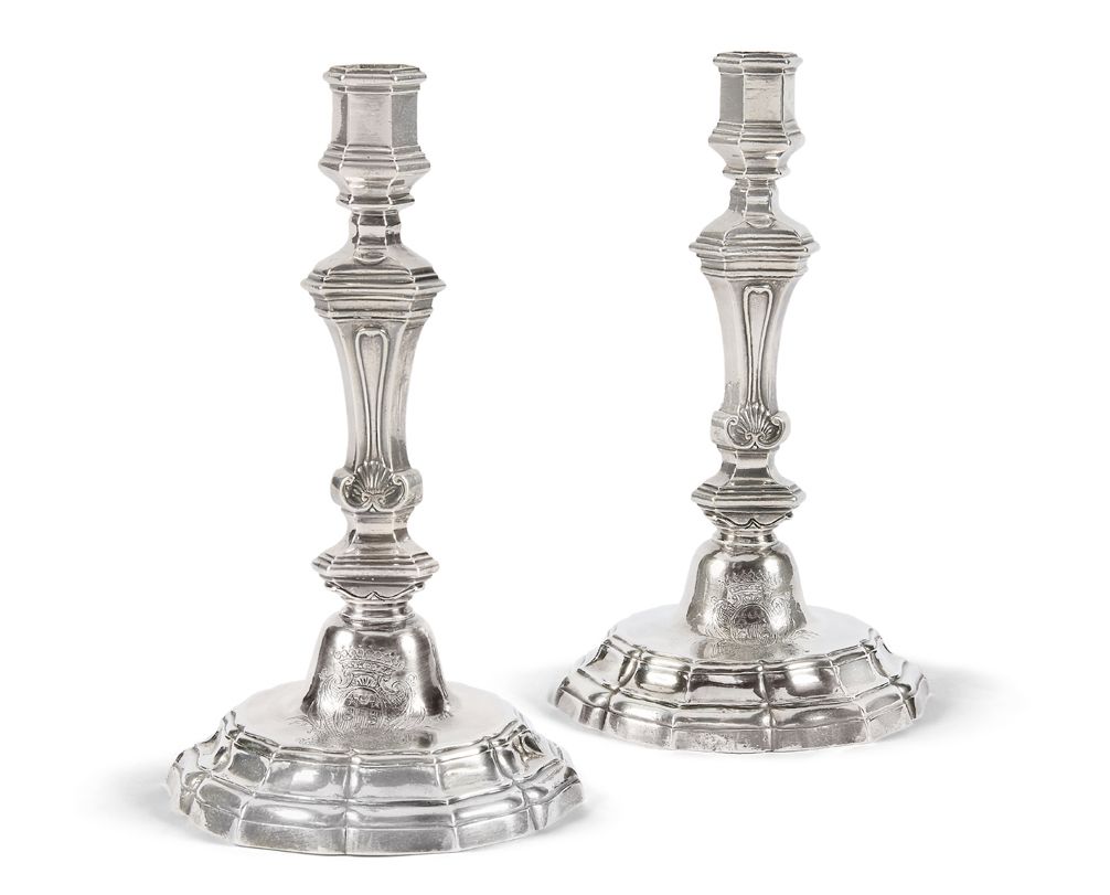 Null Pair of silver candlesticks resting on a base molded with fillets, contours&hellip;