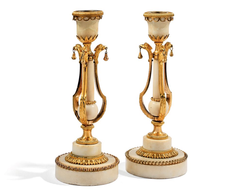 Null Pair of candlesticks in white marble and gilt bronze. The shaft decorated w&hellip;
