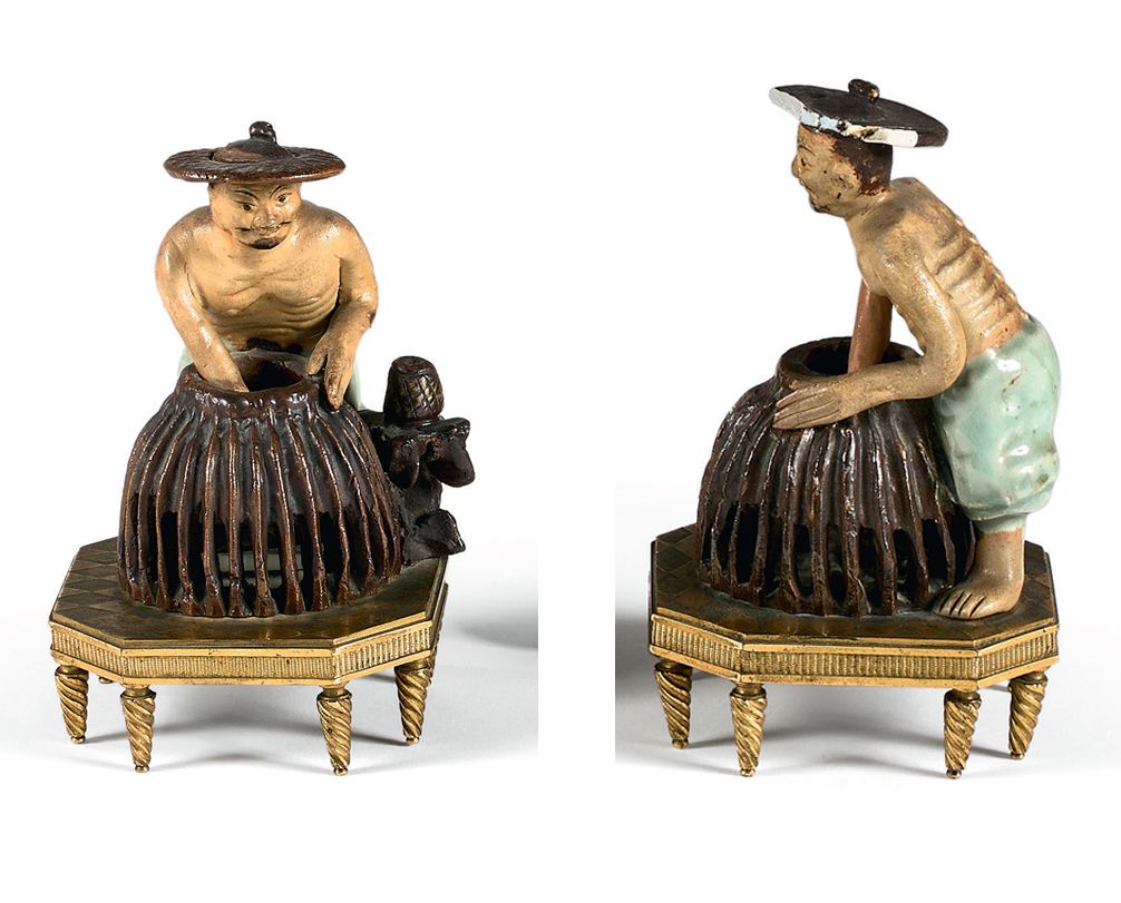 JAPON Deux statuettes en grés émaillé représentant un pêcheur vidant sa nasse.
R&hellip;