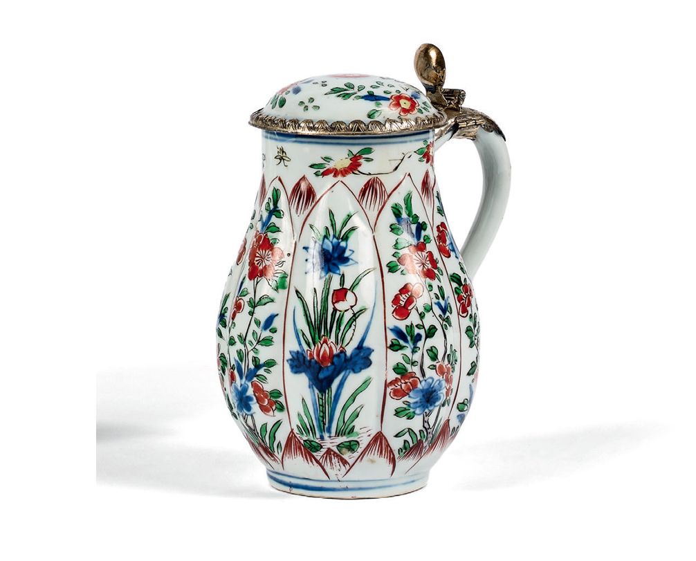 CHINE Small covered coffee pot with polychrome decoration of enamels of the gree&hellip;