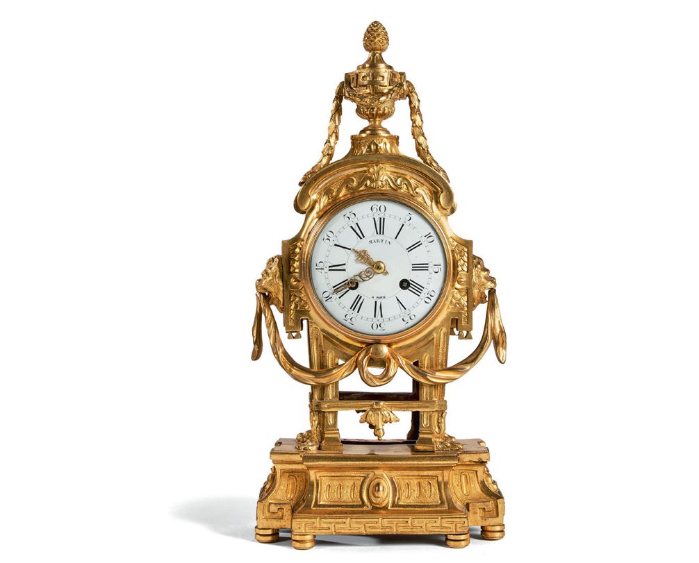 Null Terminal clock in chased and gilded bronze. On both sides of the lion's hea&hellip;